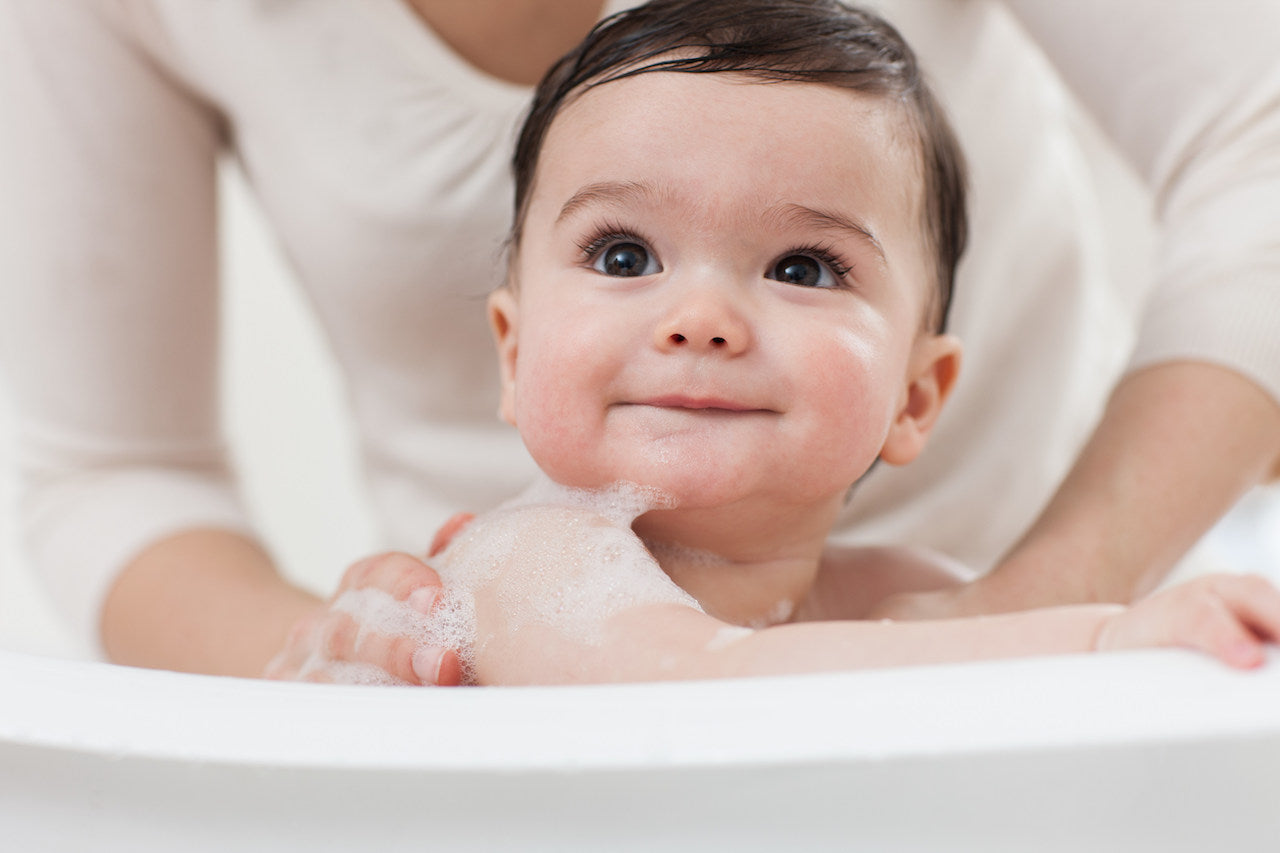 How to Make Bath Time Relaxing for Your Newborn | Tips to Calm Your Baby During Bath Time